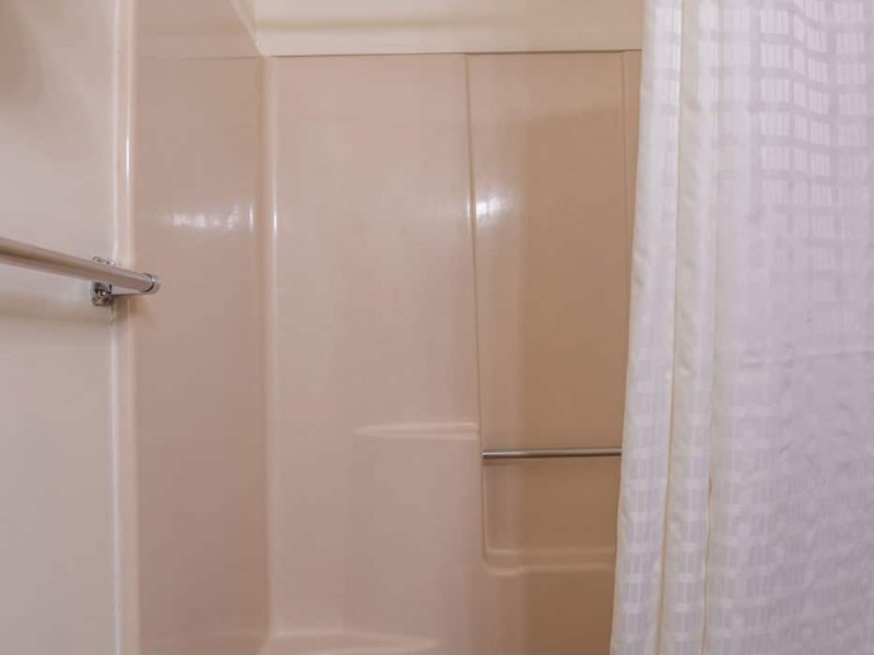 deluxe-bathroom-02