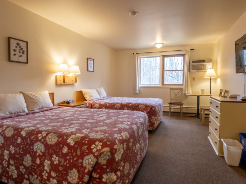 deluxe-double-bed-room-01