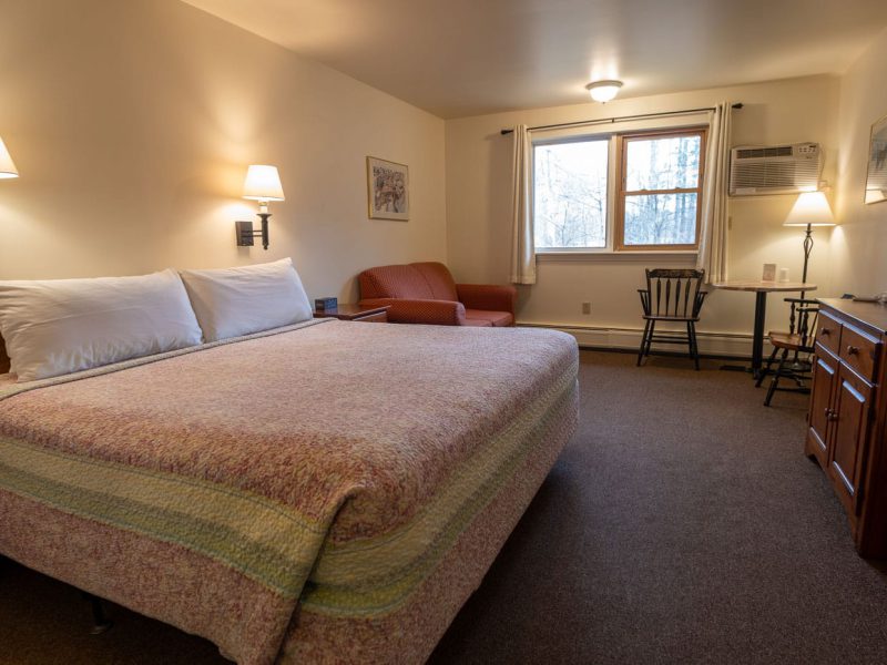 deluxe-king-room-01